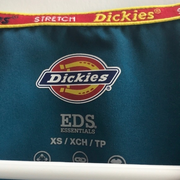 DICKIES Scrubs Women's EDS Signature V-Neck Scrub Top - Picture 4 of 10